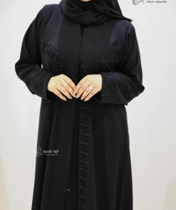 Alternative view of ألوان الجميلة  - عباية سوداء مطرزة نص كلوش كريب ناعم