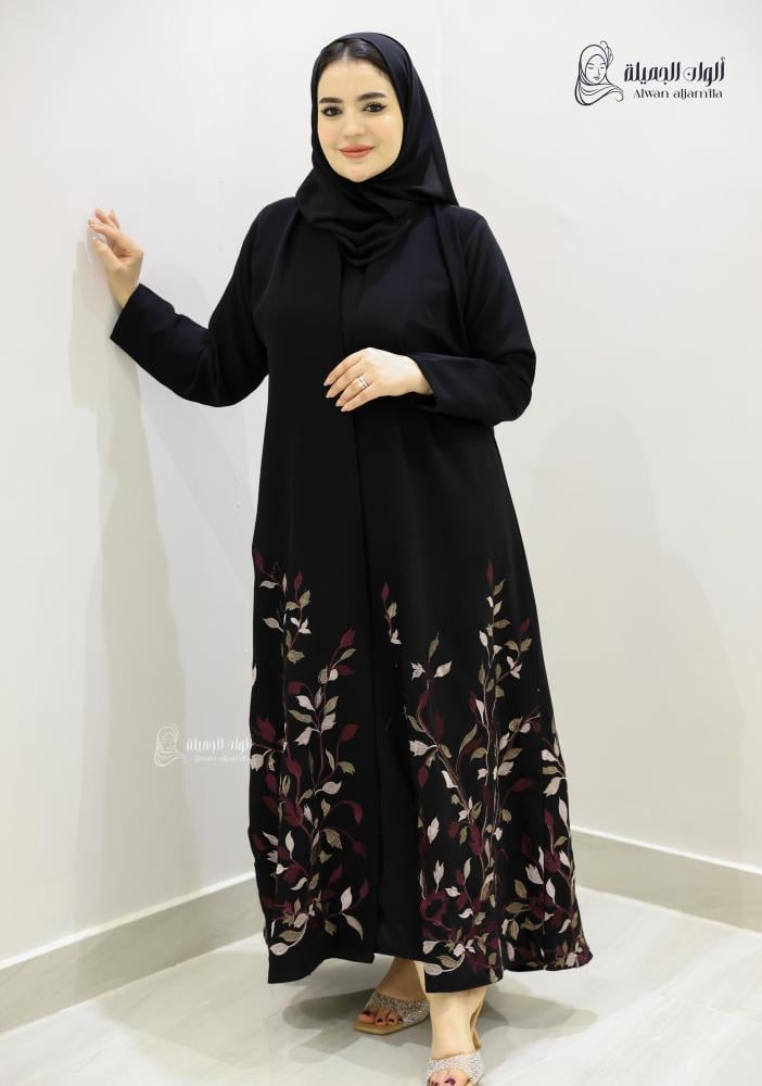 ألوان الجميلة - عباية سوداء مطرزة من كريب إندونيسي فاخر - الصورة 2