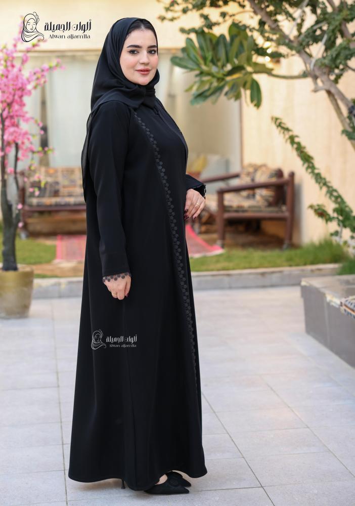 ألوان الجميلة - عباية سوداء ناعمة من قماش كريب فاخر - الصورة 3