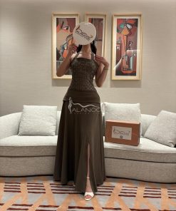 العنود للأزياء - فستان زيتي أنيق بتصميم مميز
