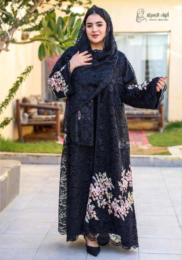 ألوان الجميلة - عباية دانتيل كاملة مطرزة بقصة نص كلوش