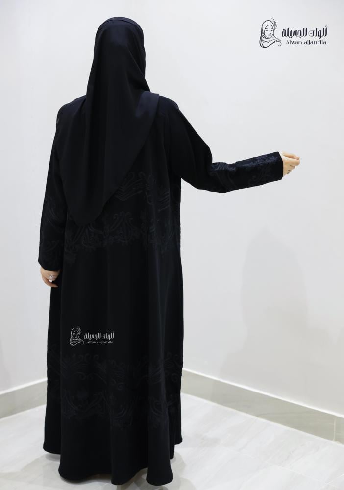 ألوان الجميلة - عباية سوداء هاري مطرزة بتطريز أسود ناعم - الصورة 5