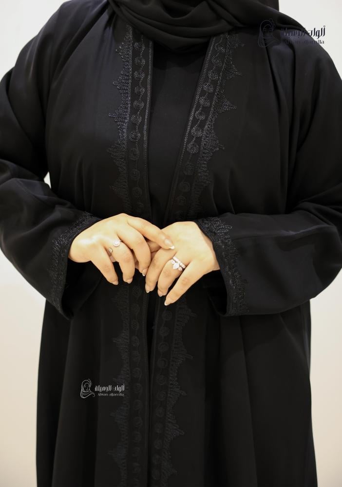 ألوان الجميلة - عباية سوداء هاري تطريز ناعم كريب اندونيسي - الصورة 4