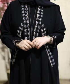 Alternative view of ألوان الجميلة  - عباية سوداء نص كلوش | مطرزة فخمة