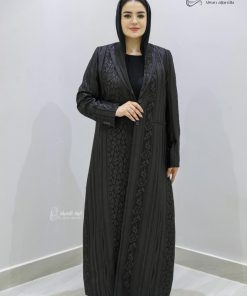 ألوان الجميلة  - عباية بليزر فخمة بتصميم راقي ونقشة ناعمة