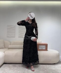Alternative view of العنود للأزياء - فستان سهرة أسود مزخرف بأكمام طويلة