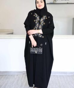 ألوان الجميلة  - عباية سوداء فراشة بتطريز ناعم