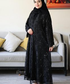 ألوان الجميلة  - عباية دانتيل سوداء مطرزة نص كلوش فخمة للمناسبات