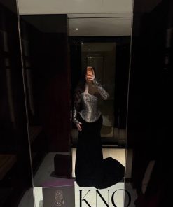 ⁦كنوا للملابس - فستان خامة جاكار مع جوخ بتفاصيل فاخرة ولمسة شتوية راقية⁩ - الصورة ⁦3⁩