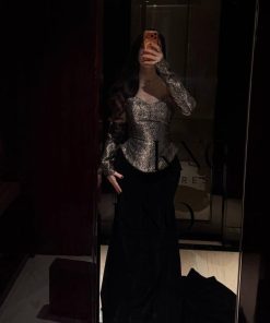 ⁦كنوا للملابس - فستان خامة جاكار مع جوخ بتفاصيل فاخرة ولمسة شتوية راقية⁩ - الصورة ⁦4⁩