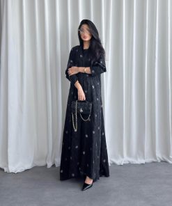 ⁦عبايات روز - لوسيل فيسكوز طبيعي اسود بورود ذهبية⁩ - الصورة ⁦4⁩