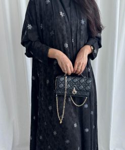 ⁦عبايات روز - لوسيل فيسكوز طبيعي اسود بورود ذهبية⁩ - الصورة ⁦3⁩