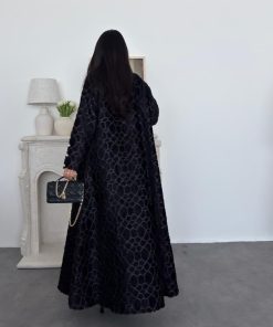 ⁦عبايات روز - شانيل مقصب اسود⁩ - الصورة ⁦4⁩