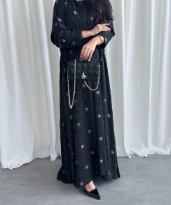 ⁦عبايات روز - لوسيل فيسكوز طبيعي اسود بورود ذهبية⁩ - الصورة ⁦5⁩