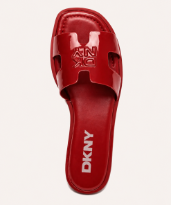 ⁦DKNY - تألقي بإطلالة عصرية مع حذاء "كولومبا" المسطح من DKNY باللون الأحمر الجريء.⁩ - الصورة ⁦3⁩
