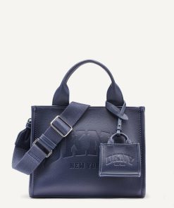 Alternative view of DKNY - حقيبة "DKNY" اليومية: أناقة انسيابية وعملية لا تُضاهى.