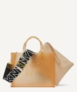 Alternative view of DKNY - أضيفي لمسة مشرقة لإطلالتك مع حقيبة "هادلي" الصغيرة من دكني (DKNY)، المصنوعة من أجود خامات كلوريد متعدد الفاينيل (PVC) بنسبة 100%.