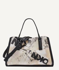 DKNY - أضفي لمسة من الرقي الخالد على إطلالتك مع حقيبة "جوزي ساتشيل" من DKNY باللون الأبيض الناصع.