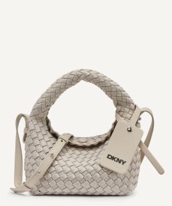 DKNY - تألقي بإطلالة مبهجة مع حقيبة DKNY Giselle Crossbody بألوانها الحيوية.