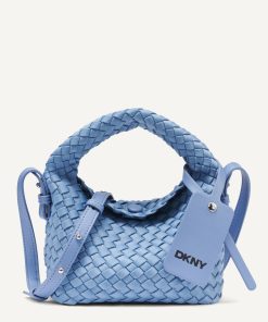 Alternative view of DKNY - تألقي بإطلالة مبهجة مع حقيبة DKNY Giselle Crossbody بألوانها الحيوية.