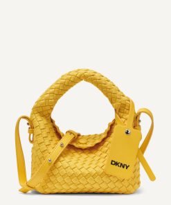 ⁦DKNY - تألقي بإطلالة مبهجة مع حقيبة DKNY Giselle Crossbody بألوانها الحيوية.⁩ - الصورة ⁦3⁩
