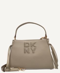 DKNY - ارتقي بإطلالتك مع حقيبة DKNY Foster المتوسطة باللون البيج الكلاسيكي.