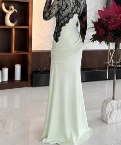 ⁦فور يو - فستان سهرة راقي بتفاصيل دانتيل أسود وتصميم ساتان أنيق⁩ - الصورة ⁦3⁩