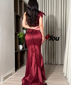 ⁦فور يو - فستان خمري فاخر بكتف واحد وتصميم درابيه أنيق بقصة ميرميد لامعة⁩ - الصورة ⁦4⁩