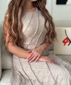 ⁦فور يو - فستان دانتيل نود أنيق بقصة ناعمة وطول ميدي⁩ - الصورة ⁦4⁩