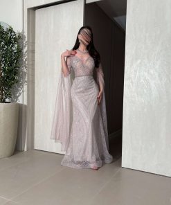 ⁦فور يو - فستان سهرة لامع بلون شامبين وردي مع أكمام كيب طويلة⁩ - الصورة ⁦5⁩