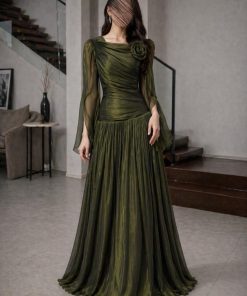 فور يو - فستان سهرة زيتي فاخر طويل بتصميم درابيه وكم شيفون انسيابي