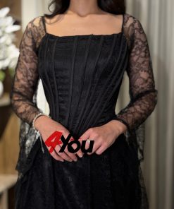 ⁦فور يو - فستان سهرة أسود فاخر بكورسيه دانتيل وأكمام شفافة لإطلالة أنثوية راقية⁩ - الصورة ⁦3⁩
