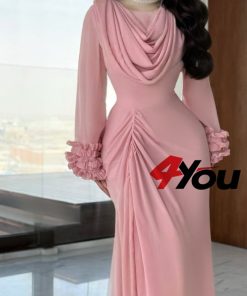 فور يو - فستان سهرة وردي غباري بتصميم درابيه وأكمام مكشكشة