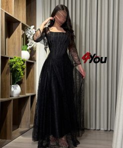 فور يو - فستان سهرة أسود فاخر بكورسيه دانتيل وأكمام شفافة لإطلالة أنثوية راقية