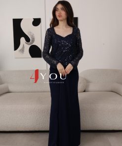 فور يو - فستان سهرة أزرق غامق طويل بأكمام طويلة مطرز بالترتر