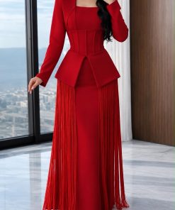فور يو - فستان سهرة أحمر فاخر بتصميم كورسيه وجاكيت مدمج مع شراشيب طويلة