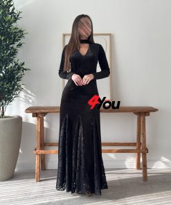 فور يو - فستان سهرة أسود مخملي بأكمام طويلة وتفاصيل دانتيل راقية