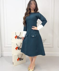 ⁦فور يو - فستان ميدي أنيق بأكمام طويلة وتفاصيل بيضاء راقية⁩ - الصورة ⁦5⁩